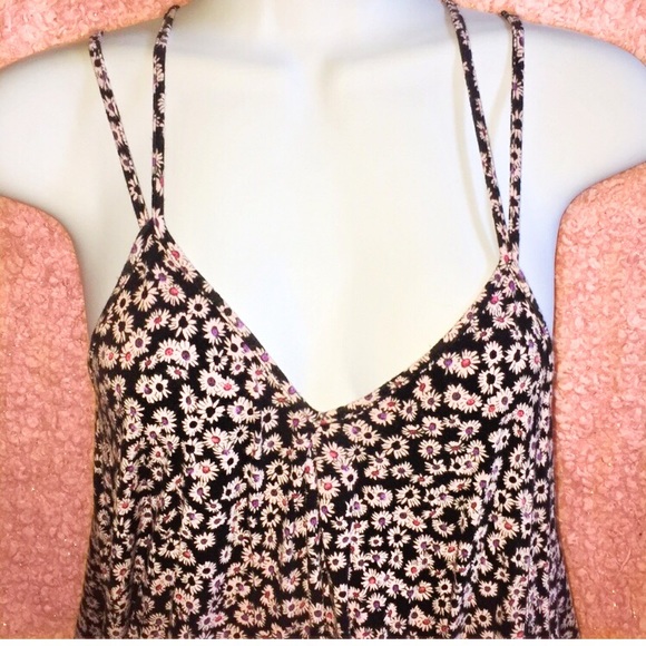 American eagle 90s style floral criss cross tank - Picture 6 of 8